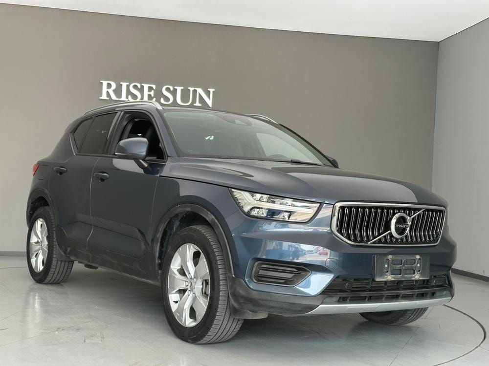 Volvo XC40 2021 — фото автомобиля 1