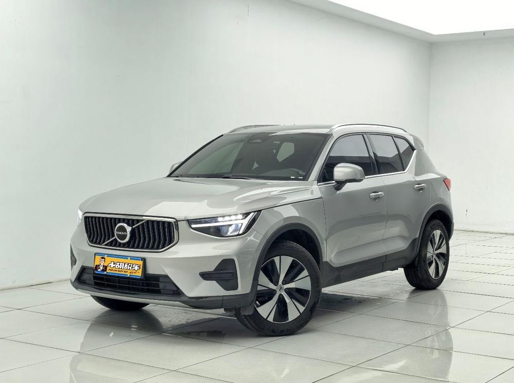 Volvo XC40 2024 — фото автомобиля 1
