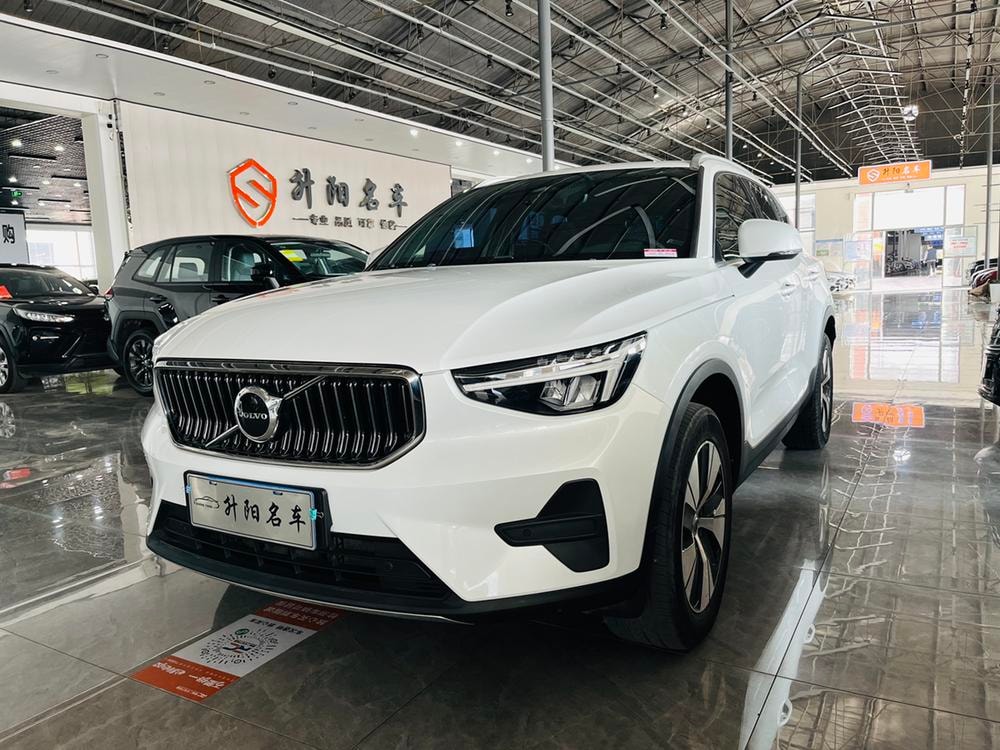 Volvo XC40 2024 — фото автомобиля
