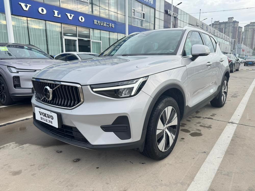 Volvo XC40 2024 — фото автомобиля