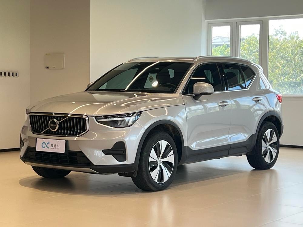 Volvo XC40 2024 — фото автомобиля