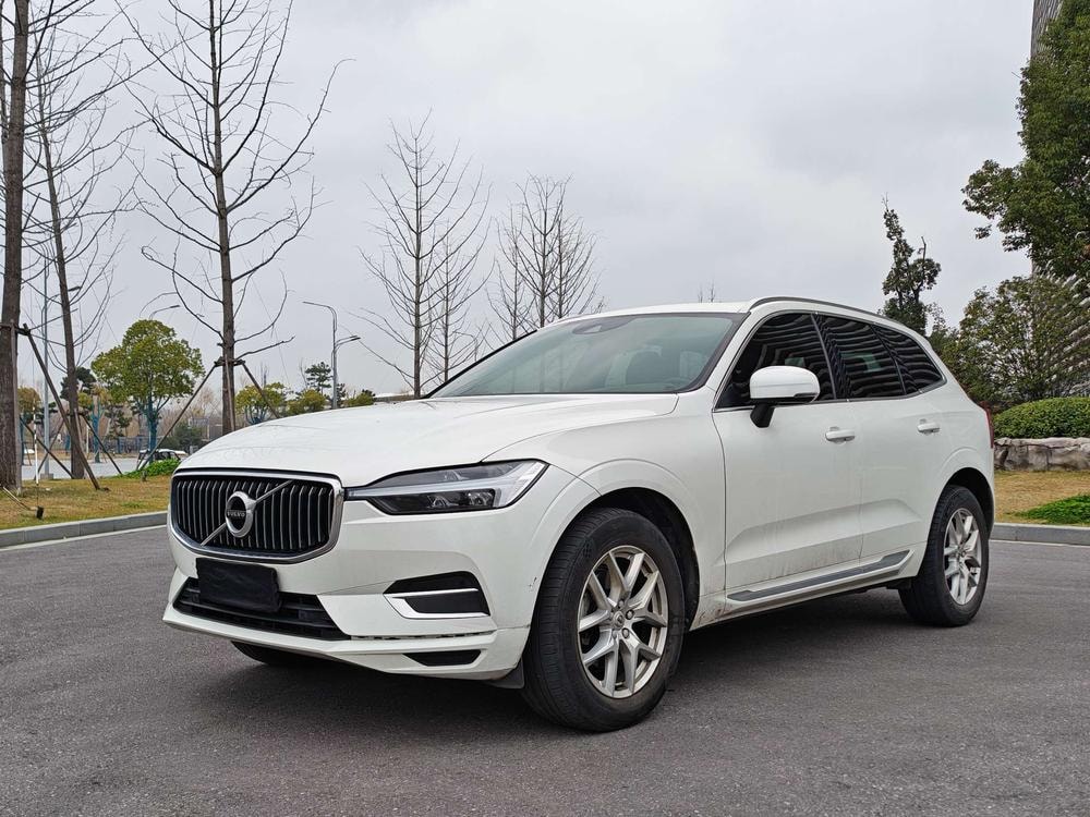 Volvo XC60 2021 — фото автомобиля