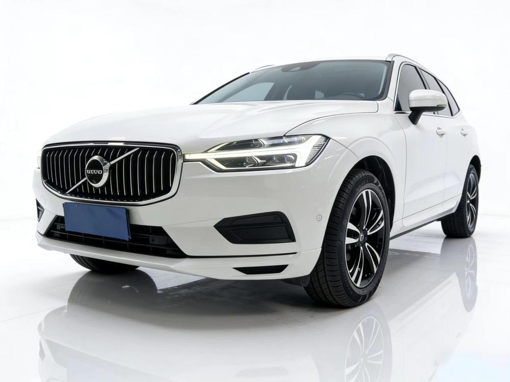 Volvo XC60 2019 — фото автомобиля 1