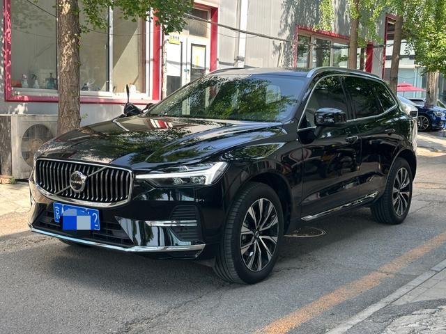 Volvo XC60 2023 — фото автомобиля 1