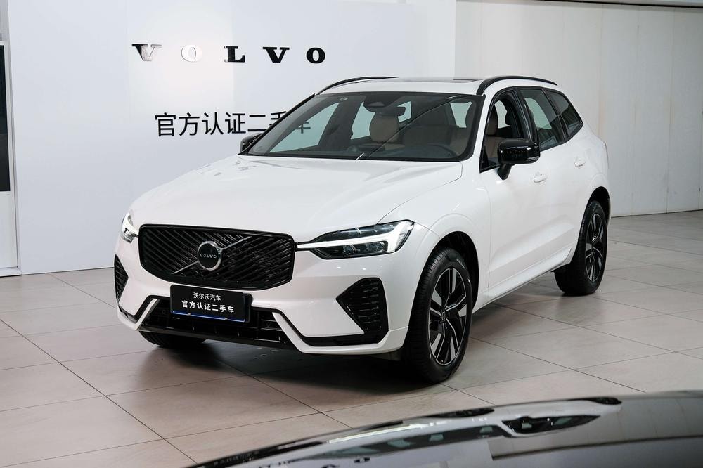 Volvo XC60 2026 — фото автомобиля 1