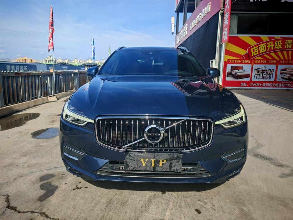 Volvo XC60 2021 — фото автомобиля 1