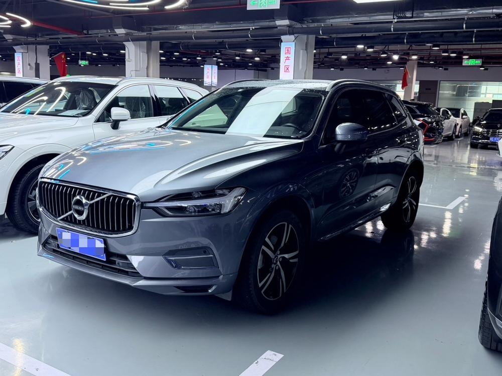 Volvo XC60 2019 — фото автомобиля 1