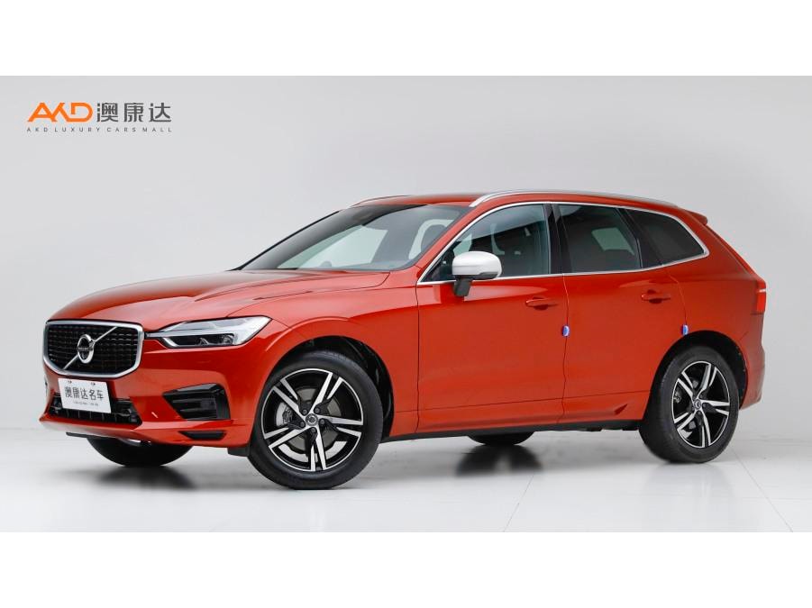 Volvo XC60 2018 — фото автомобиля 1