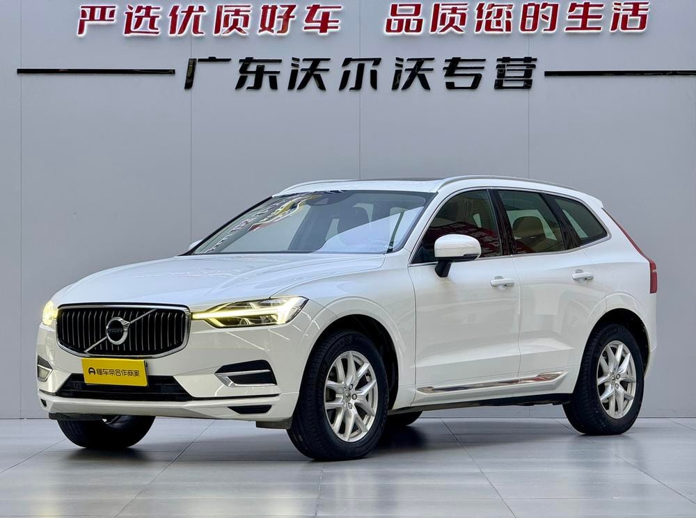 Volvo XC60 2020 — фото автомобиля 1