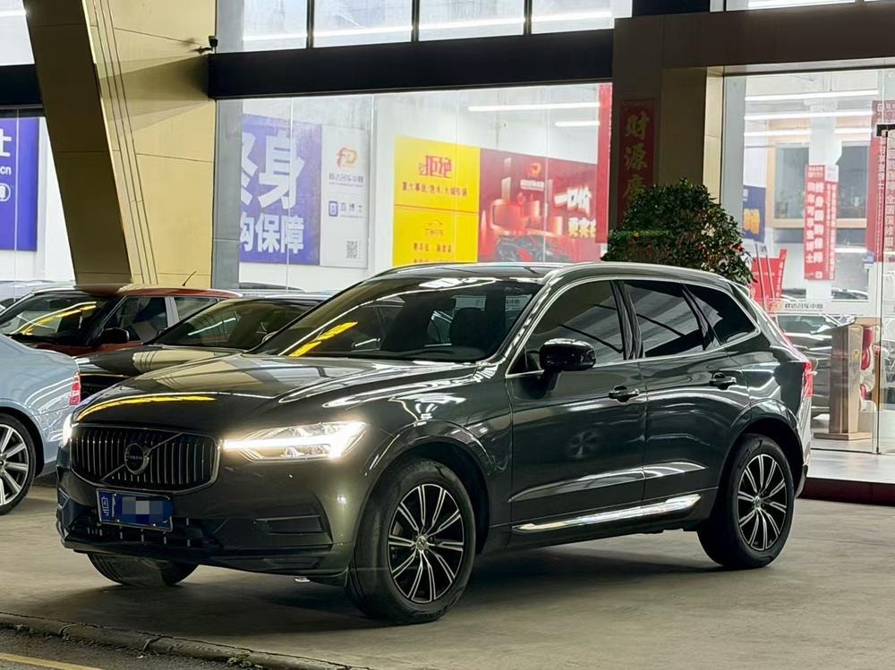 Volvo XC60 2021 — фото автомобиля 1