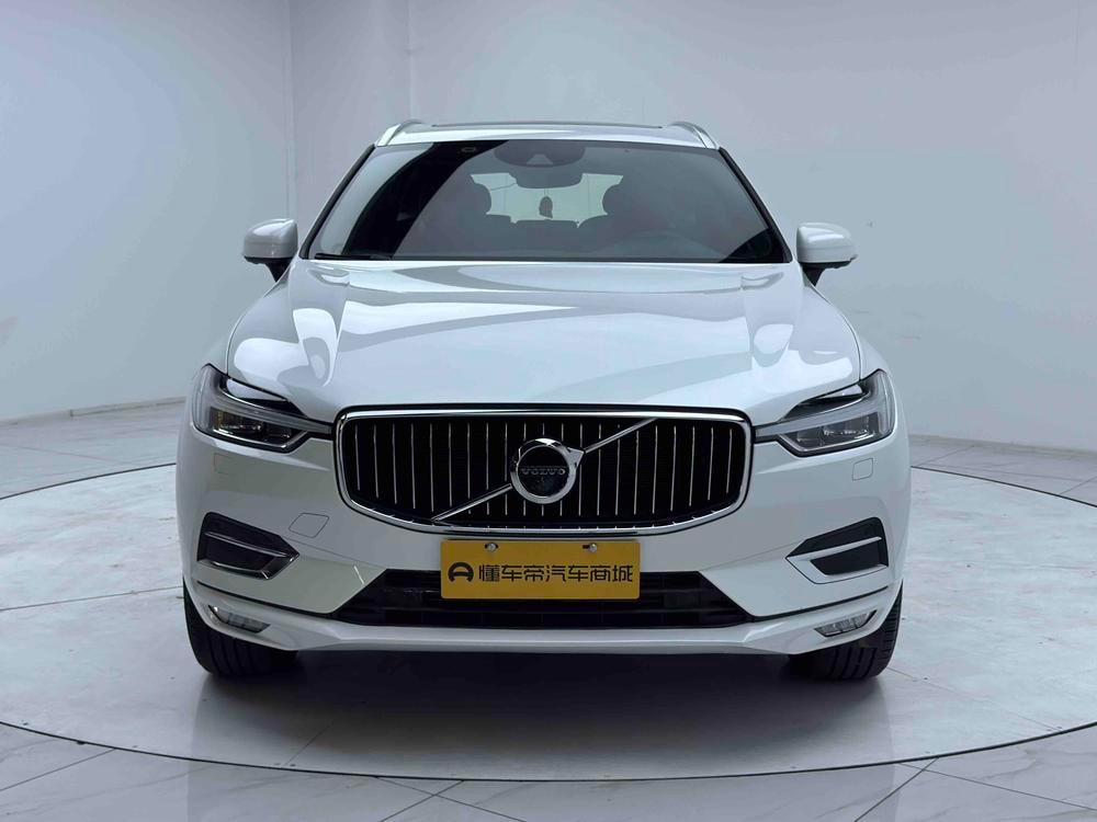 Volvo XC60 2021 — фото автомобиля 1