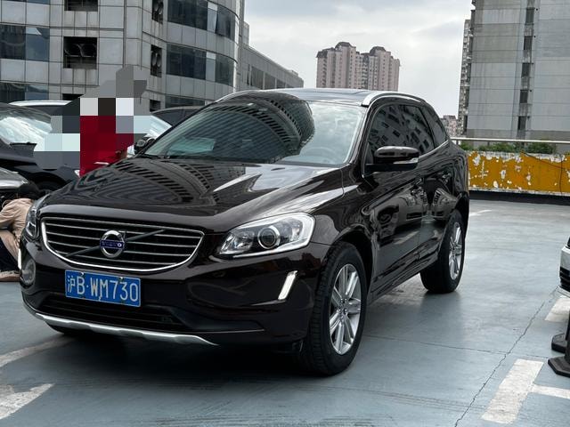 Volvo XC60 2017 — фото автомобиля 1