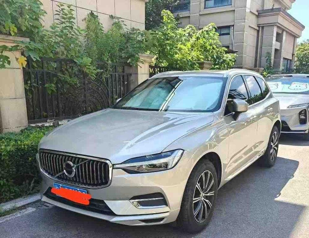 Volvo XC60 2021 — фото автомобиля 1