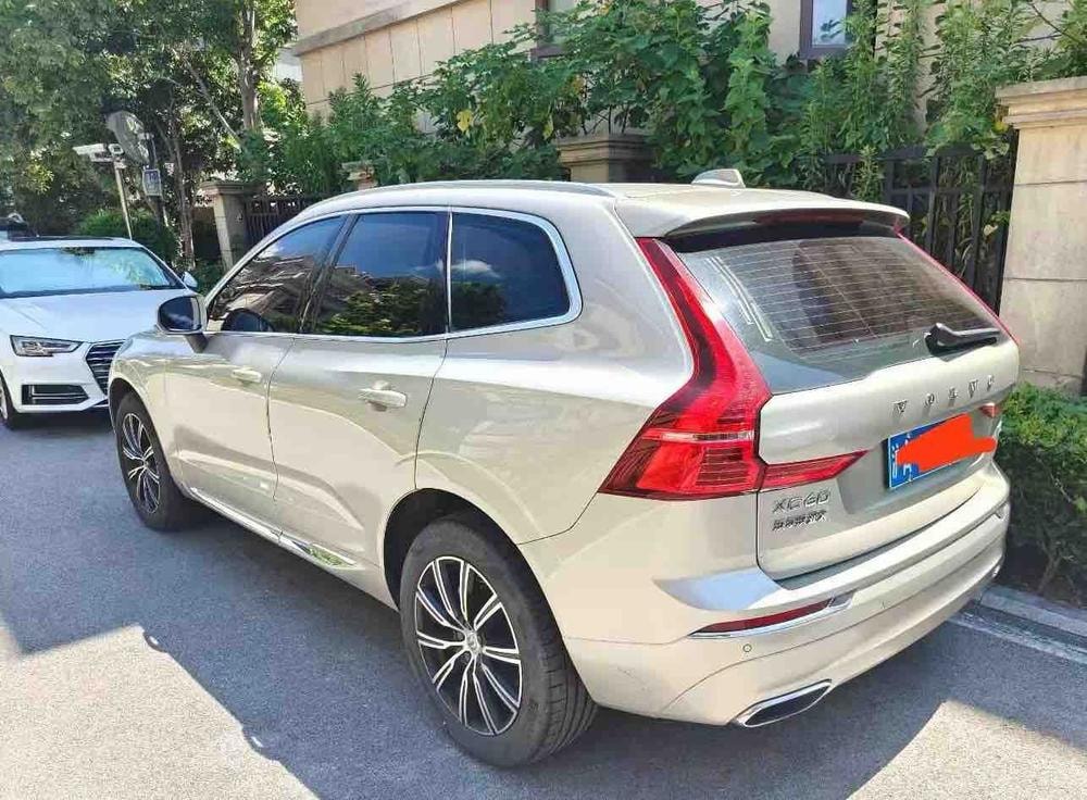 Volvo XC60 2021 — фото автомобиля