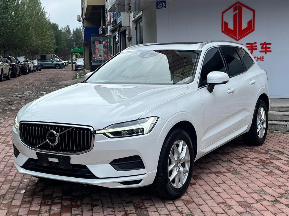 Volvo XC60 2019 — фото автомобиля