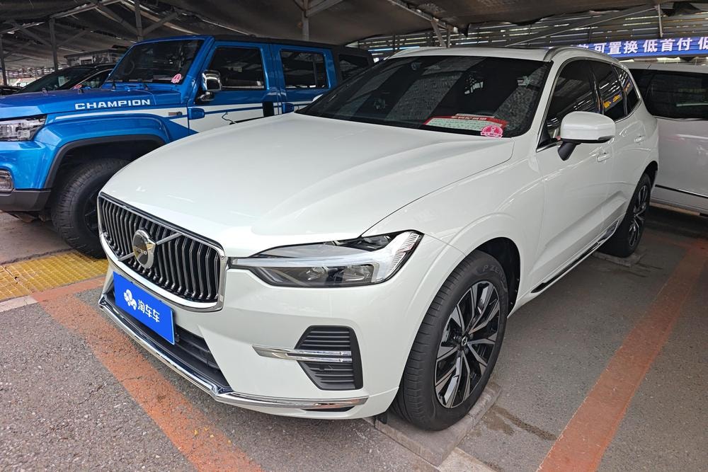 Volvo XC60 2023 — фото автомобиля