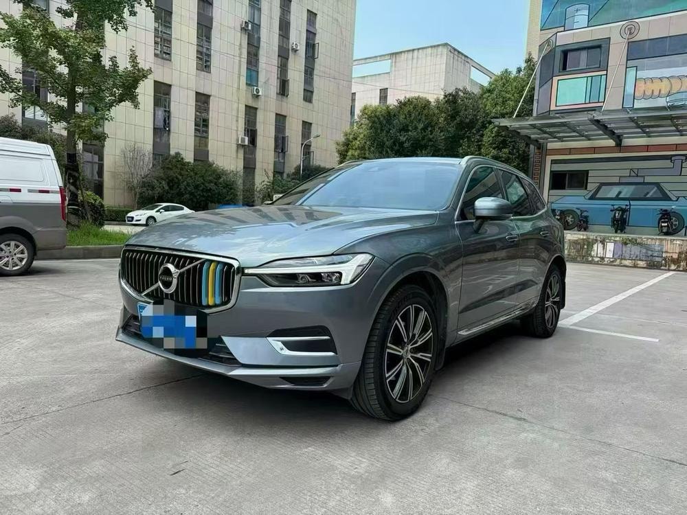 Volvo XC60 2021 — фото автомобиля 1
