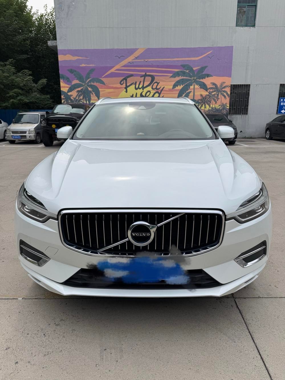 Volvo XC60 2019 — фото автомобиля 1