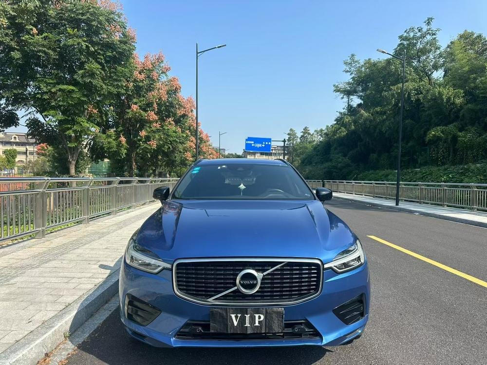 Volvo XC60 2020 — фото автомобиля 1