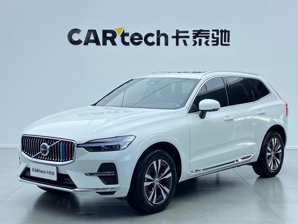 Volvo XC60 2022 — фото автомобиля 1