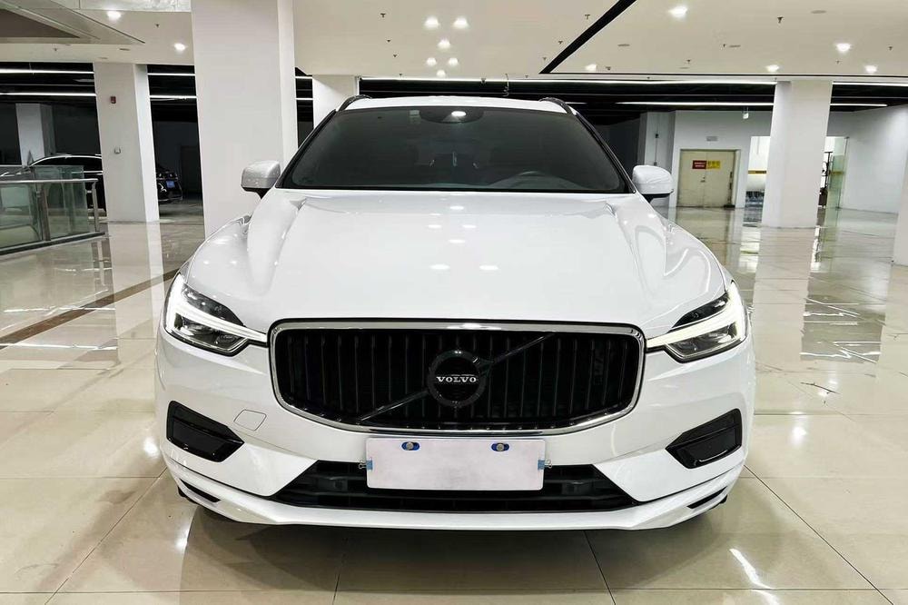 Volvo XC60 2020 — фото автомобиля 1