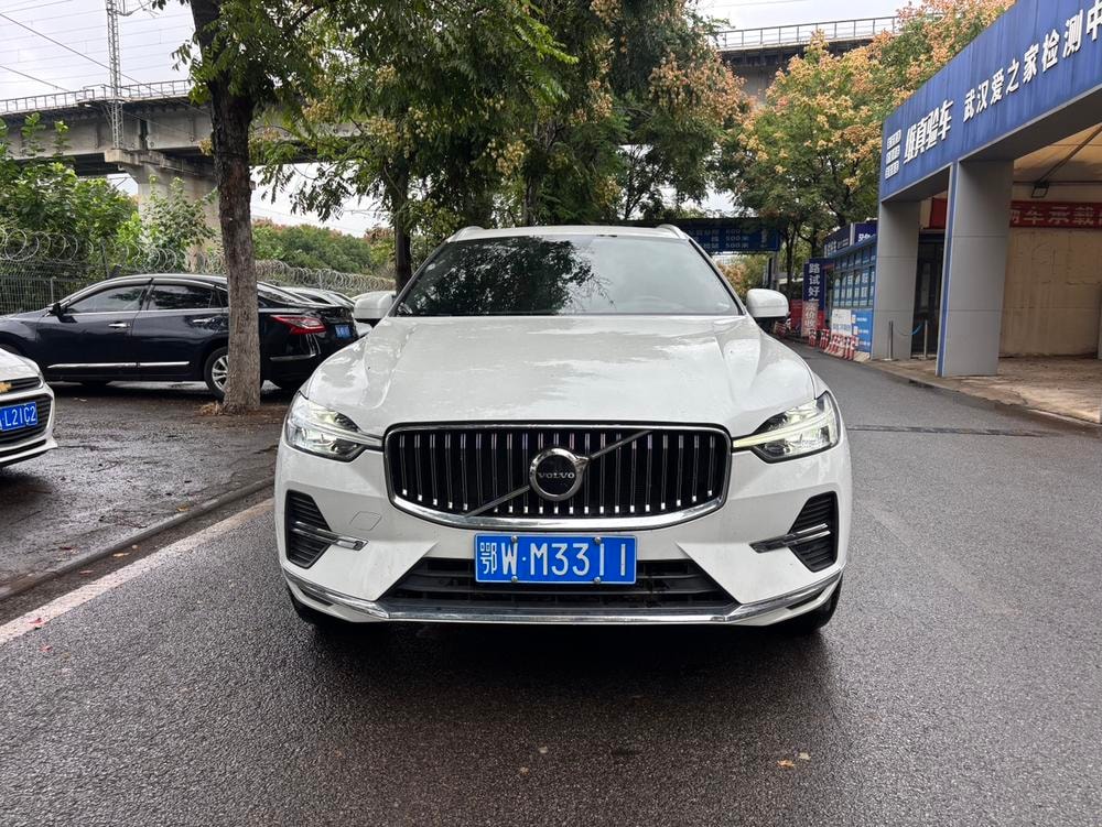 Volvo XC60 2023 — фото автомобиля 1