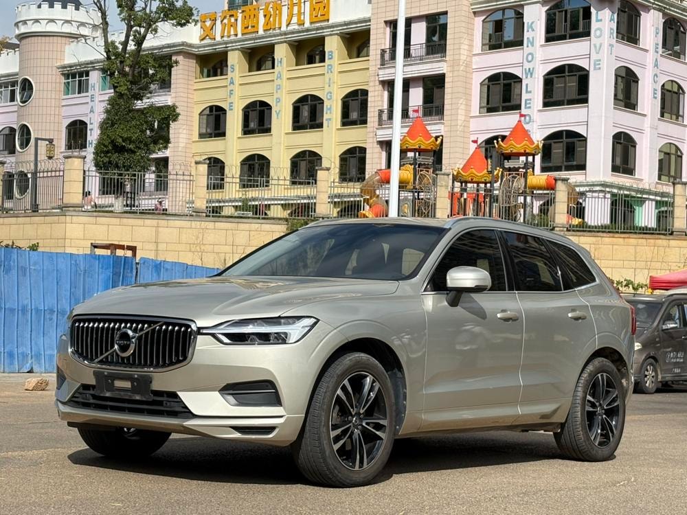 Volvo XC60 2019 — фото автомобиля 1