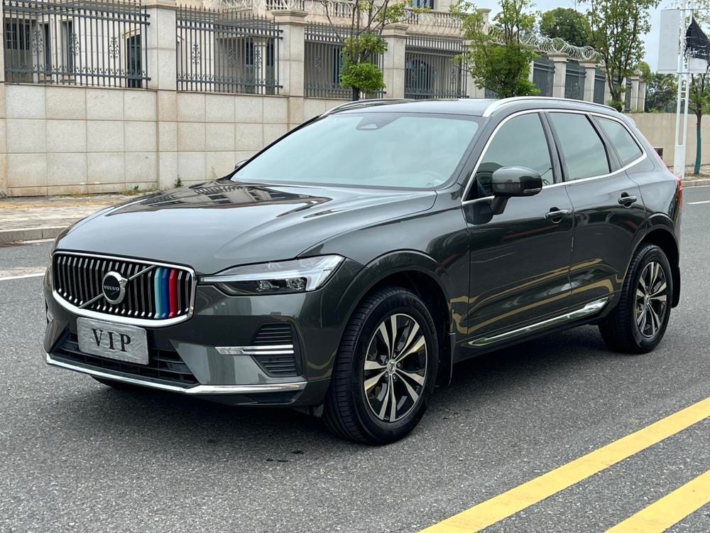 Volvo XC60 2022 — фото автомобиля