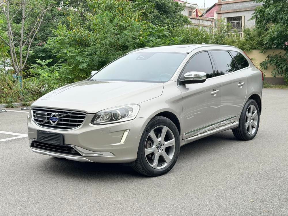 Volvo XC60 2015 — фото автомобиля