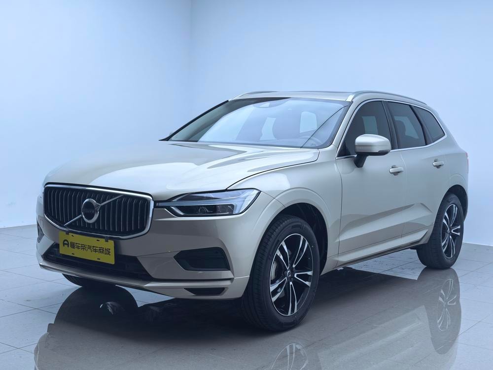 Volvo XC60 2019 — фото автомобиля
