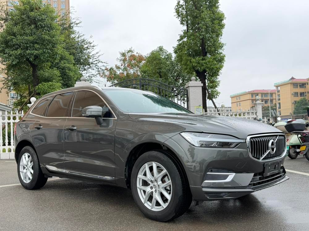 Volvo XC60 2021 — фото автомобиля 1