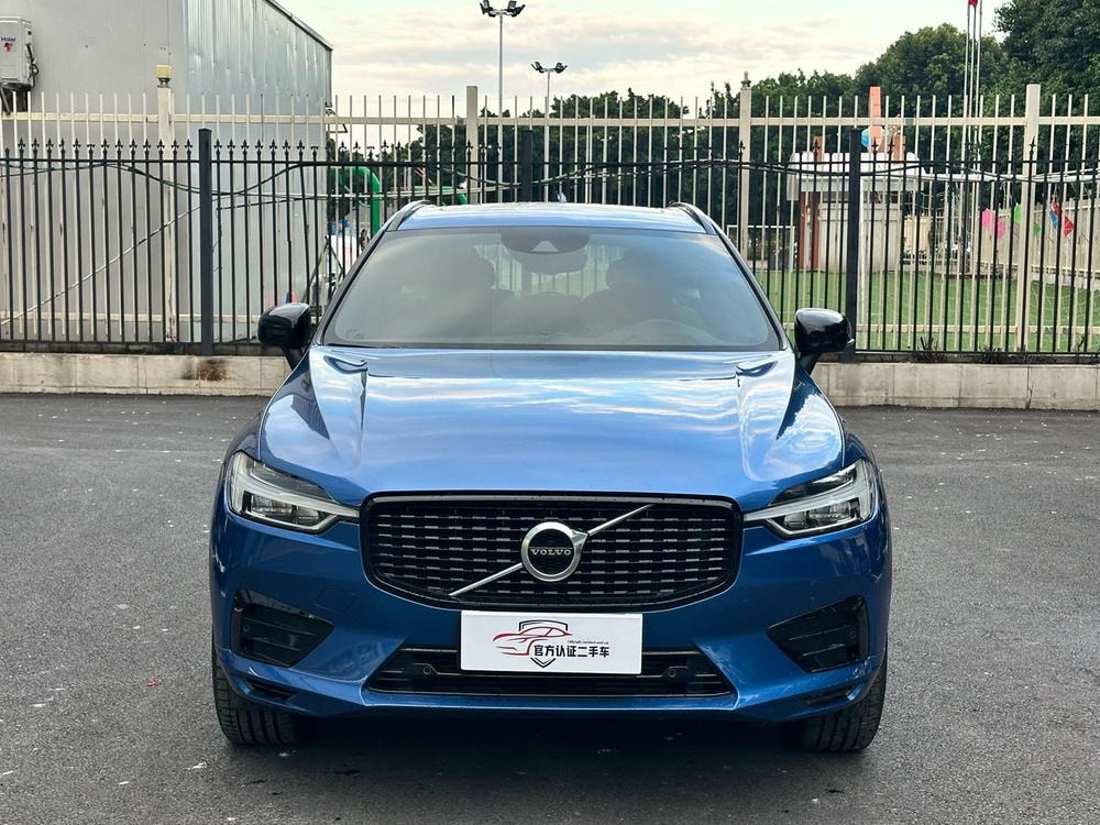 Volvo XC60 2021 — фото автомобиля
