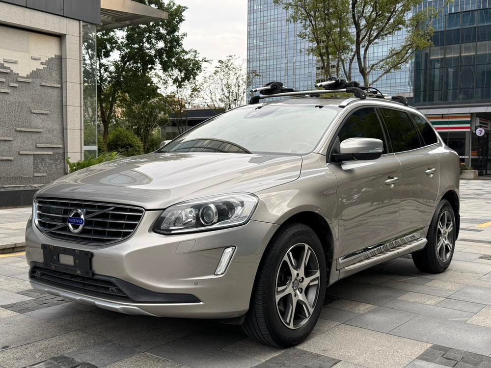 Volvo XC60 2015 — фото автомобиля