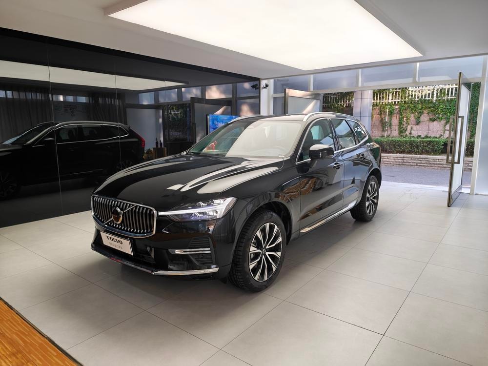 Volvo XC60 2025 — фото автомобиля 1