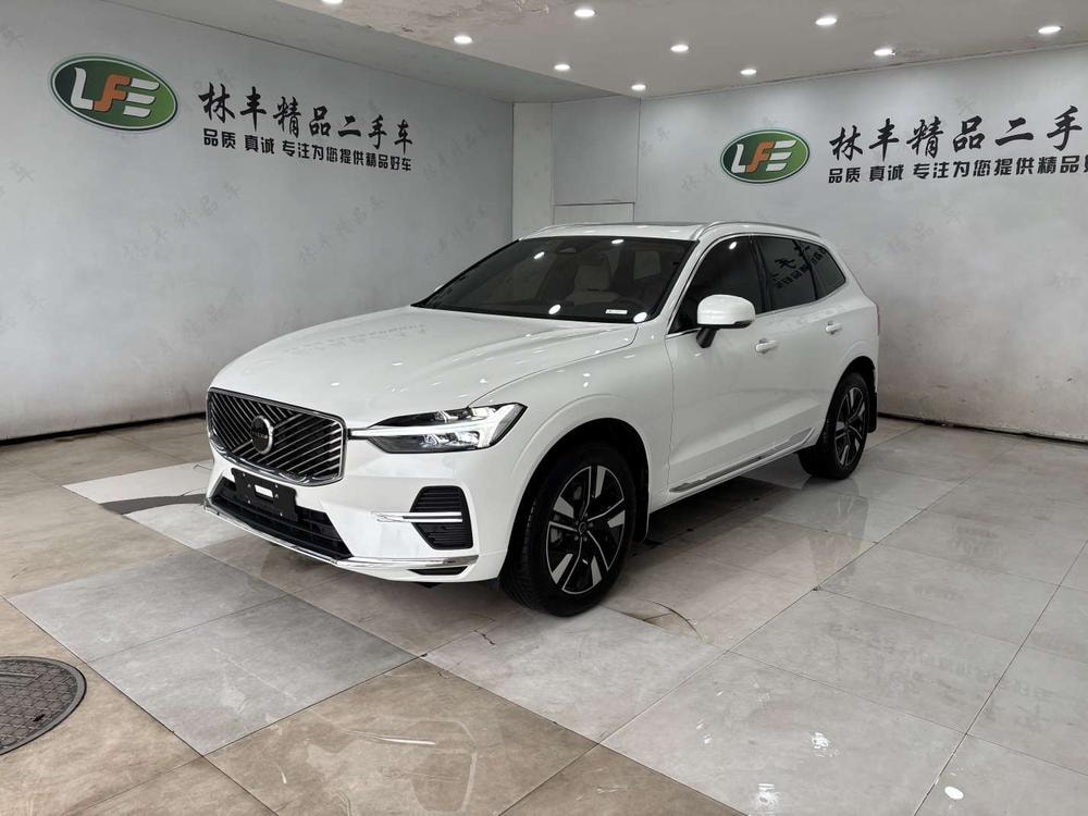 Volvo XC60 2026 — фото автомобиля