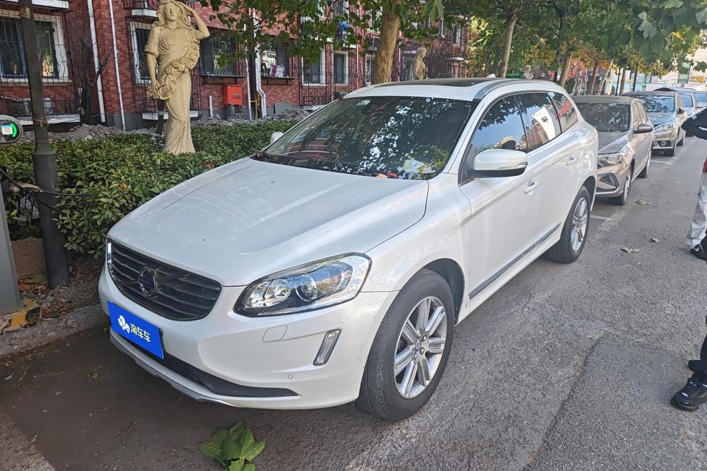 Volvo XC60 2016 — фото автомобиля