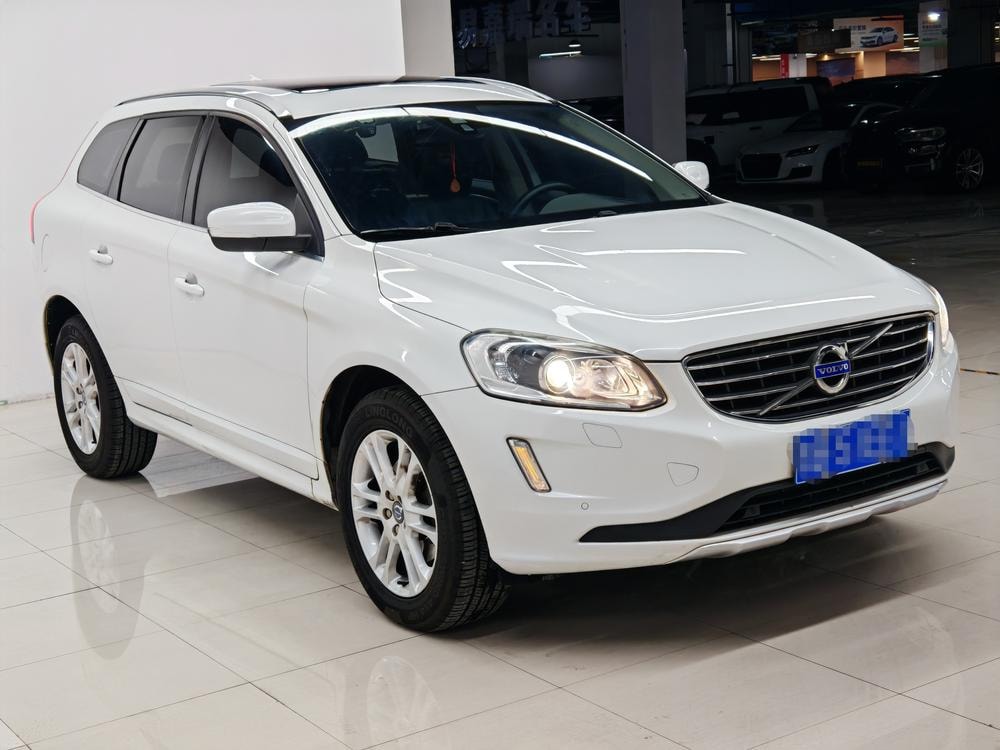 Volvo XC60 2016 — фото автомобиля