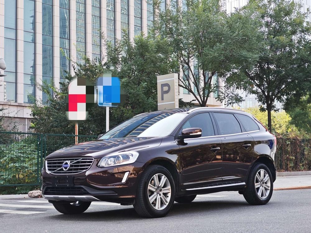 Volvo XC60 2017 — фото автомобиля 1