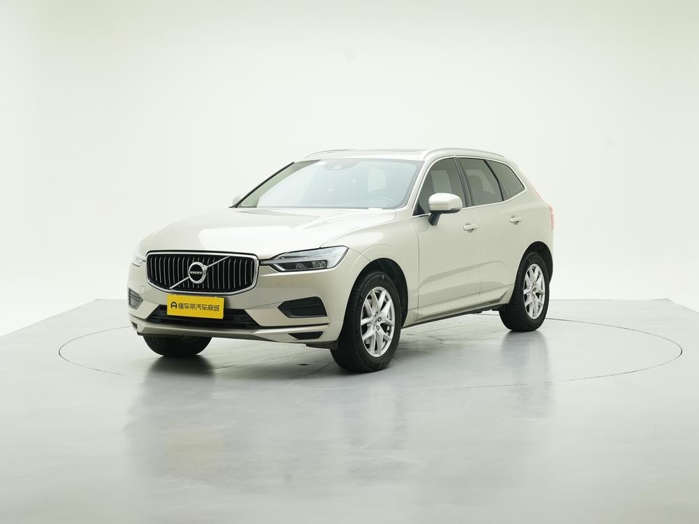 Volvo XC60 2019 — фото автомобиля 1