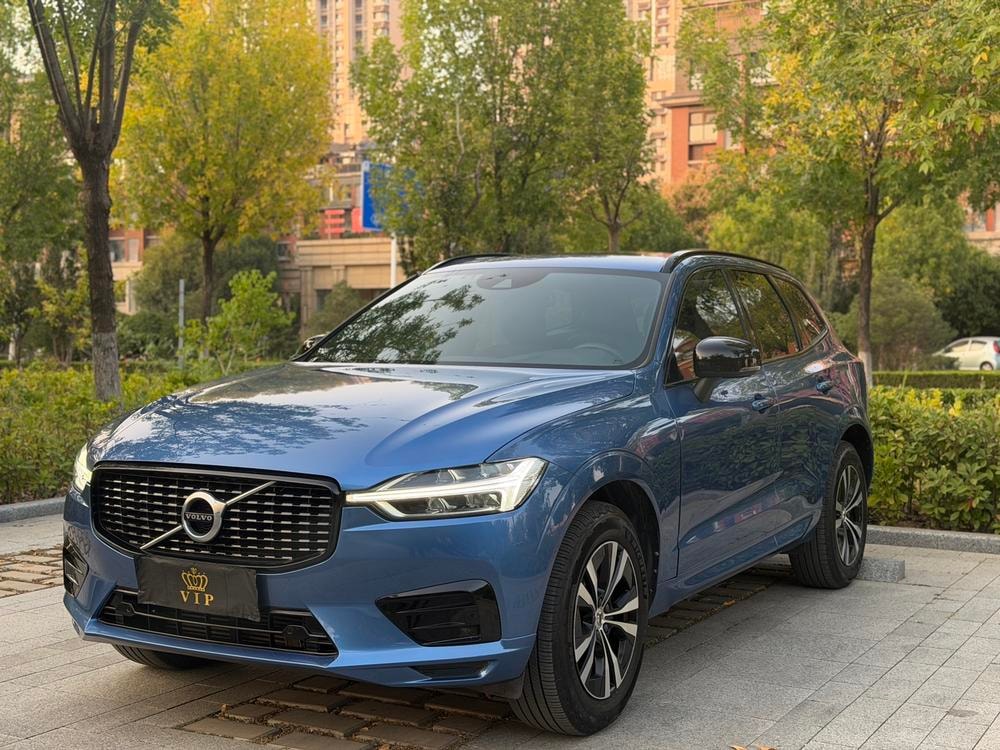 Volvo XC60 2021 — фото автомобиля 1