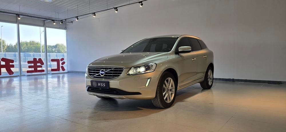 Volvo XC60 2016 — фото автомобиля 1