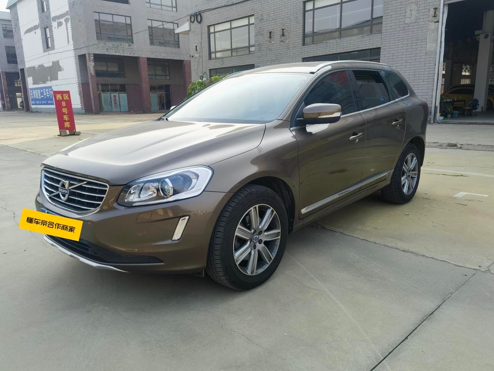 Volvo XC60 2016 — фото автомобиля 1