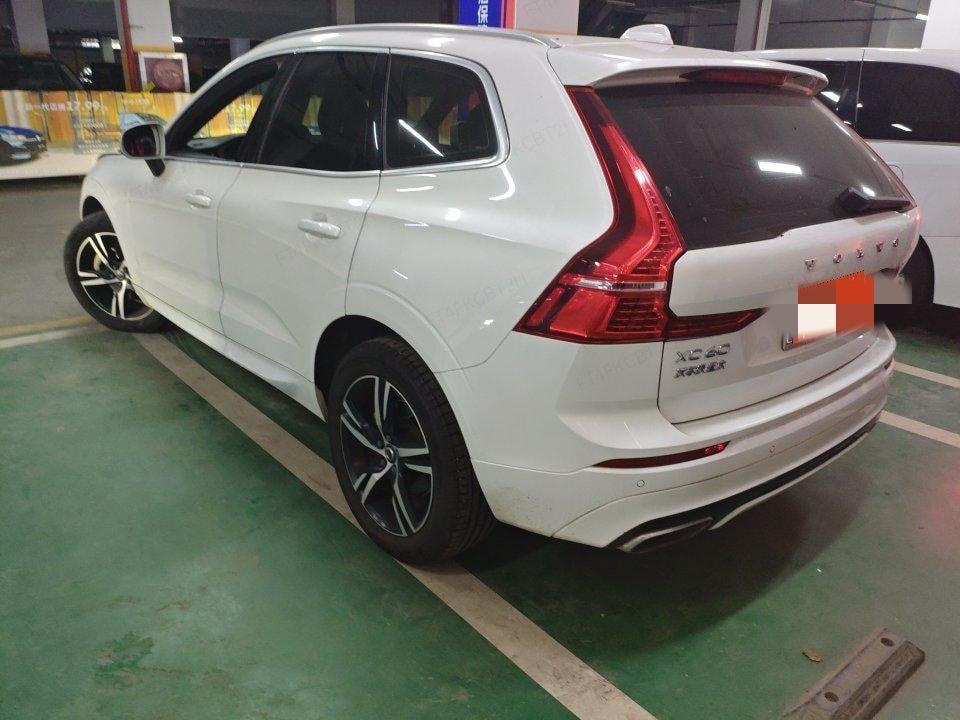 Volvo XC60 2018 — фото автомобиля