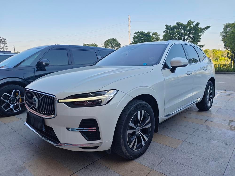 Volvo XC60 2024 — фото автомобиля 1