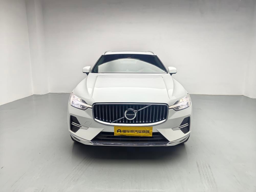 Volvo XC60 2023 — фото автомобиля