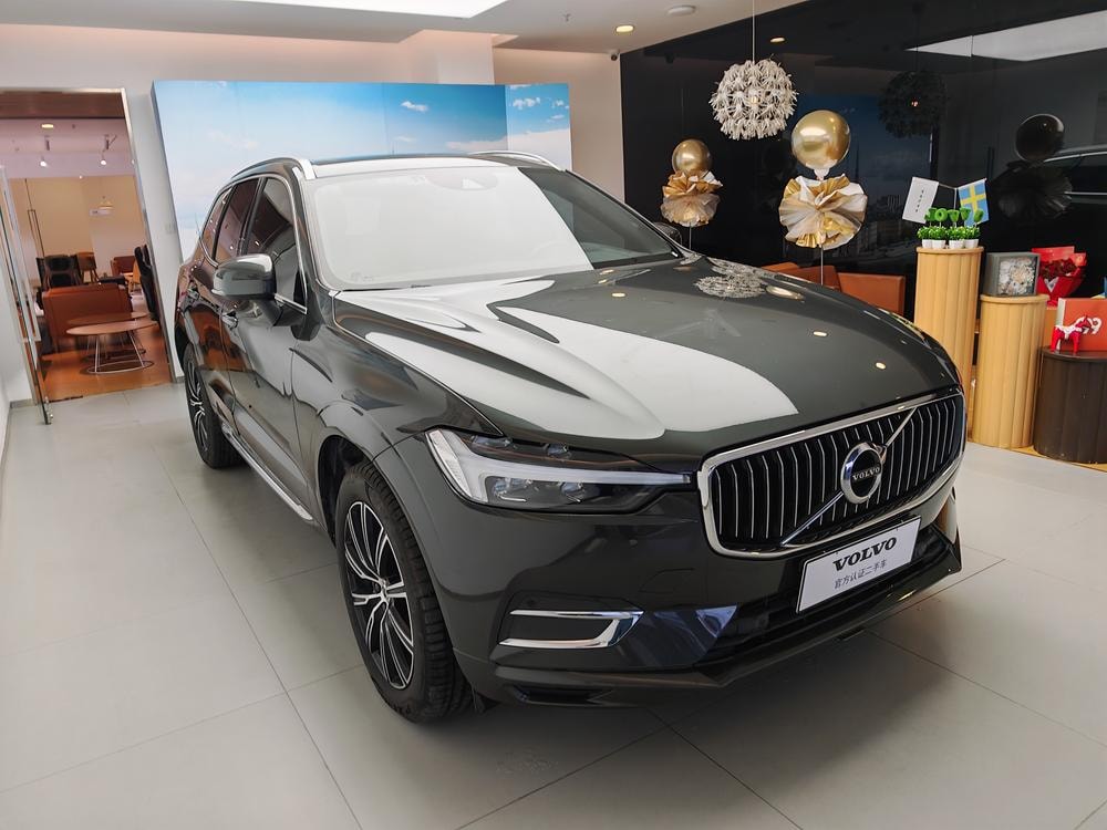 Volvo XC60 2021 — фото автомобиля