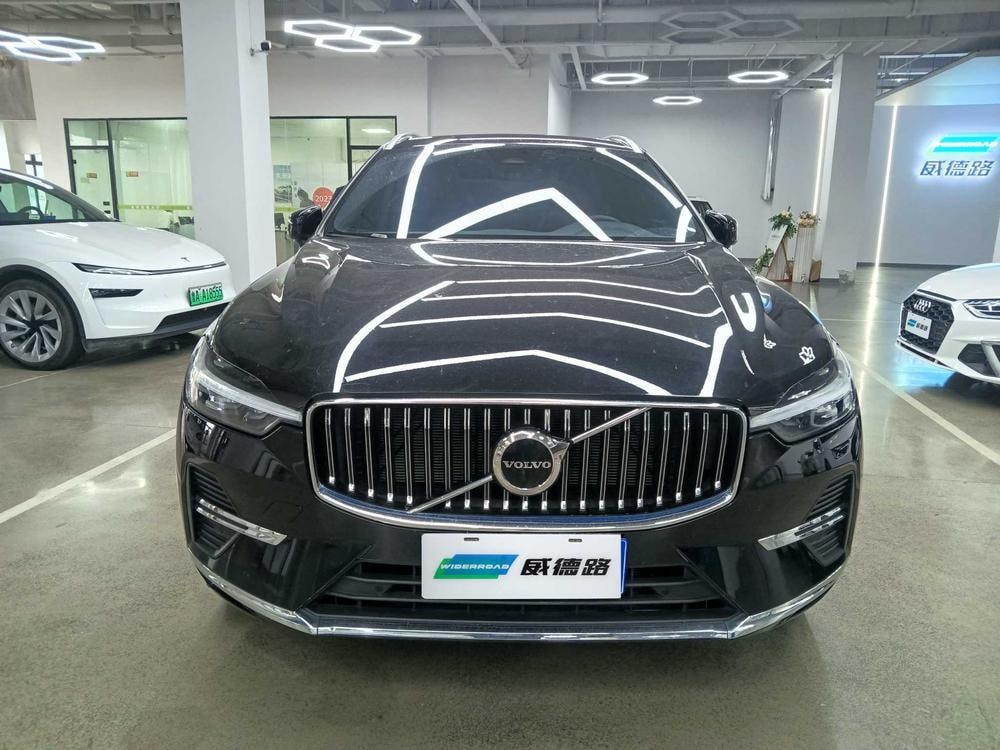 Volvo XC60 2023 — фото автомобиля