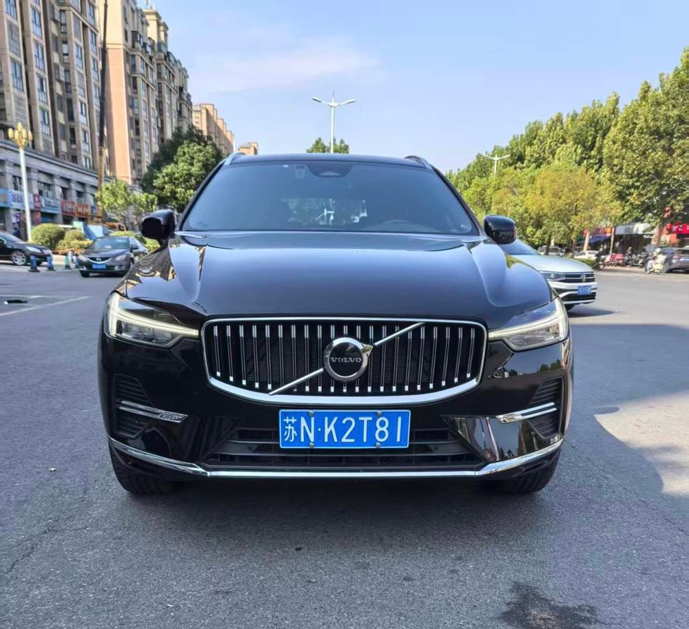 Volvo XC60 2025 — фото автомобиля