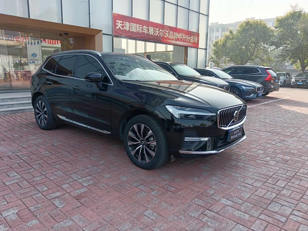 Volvo XC60 2025 — фото автомобиля