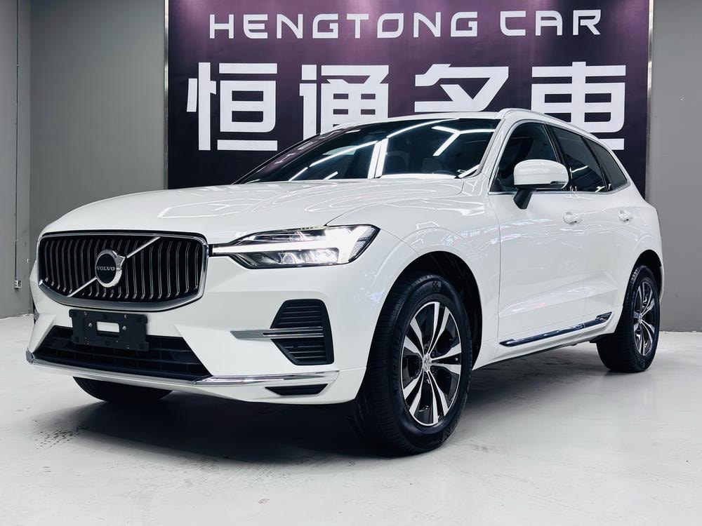 Volvo XC60 2023 — фото автомобиля 1